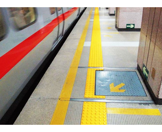 Тактильная плитка ПВХ конусы в ряд 500х500